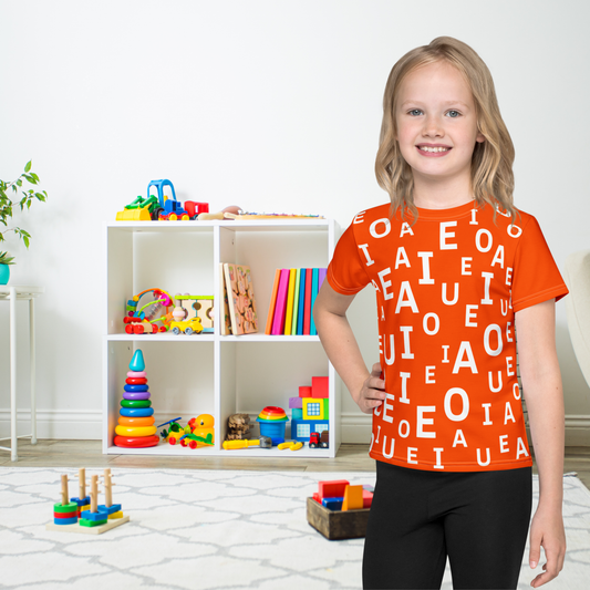 Camiseta infantil ABC – Vocales que juegan en naranja